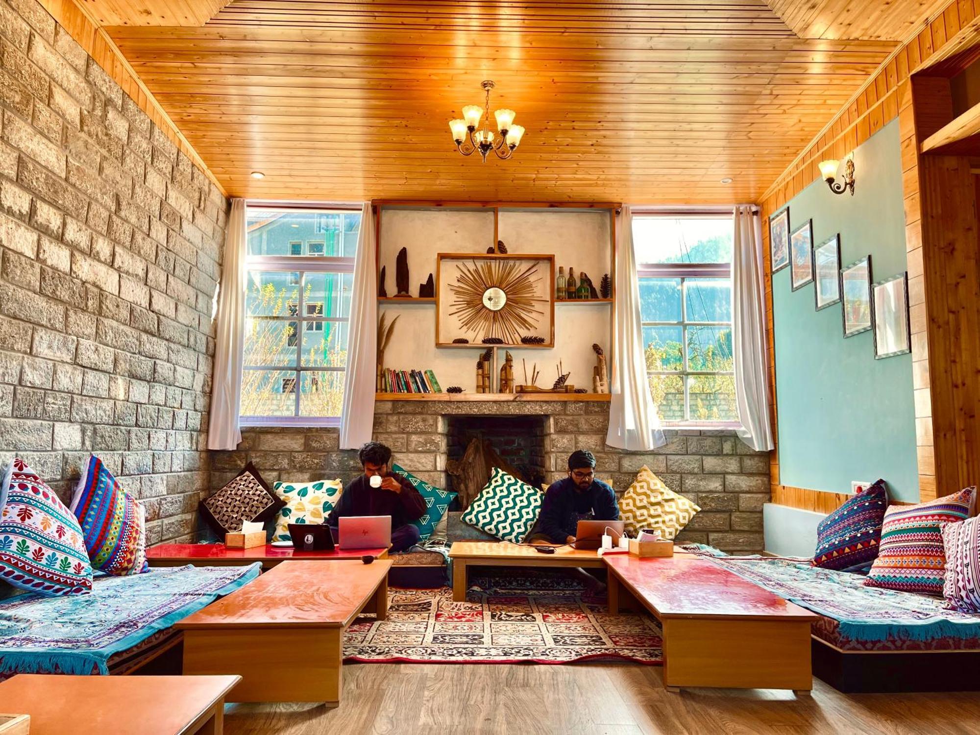 Flüstern Hostel&Café Nagar  Extérieur photo