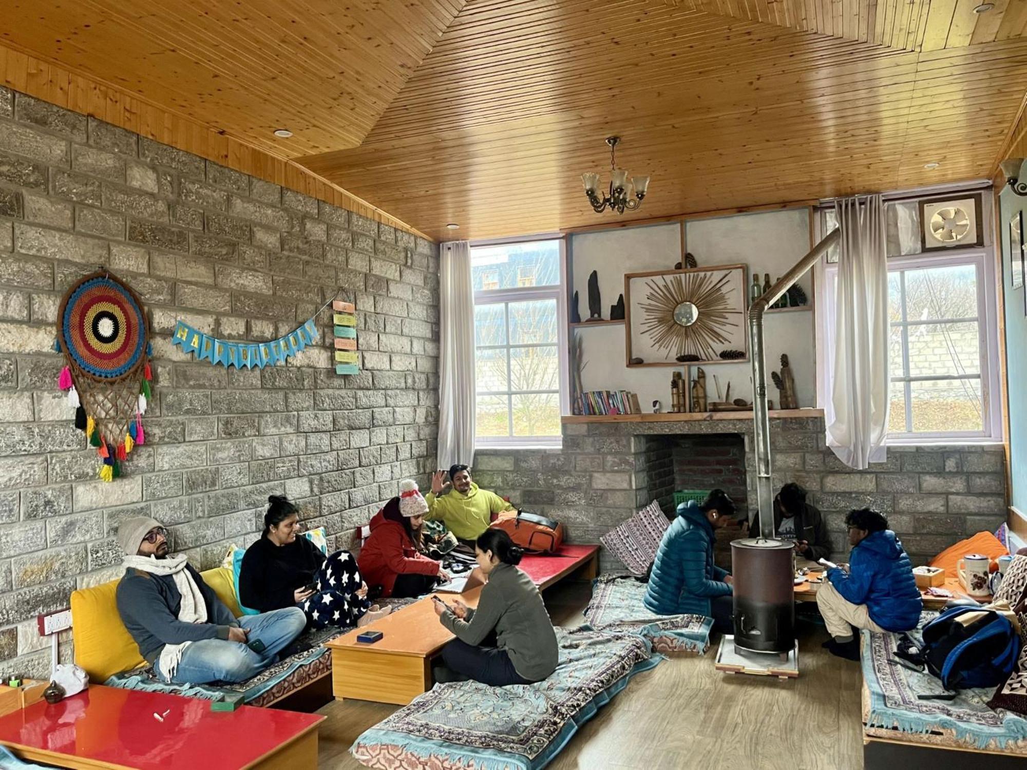 Flüstern Hostel&Café Nagar  Extérieur photo